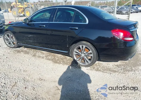 2016 Mercedes-Benz C 300 z USA, uszkodzony, nr VIN 55SWF4JB5GU131936